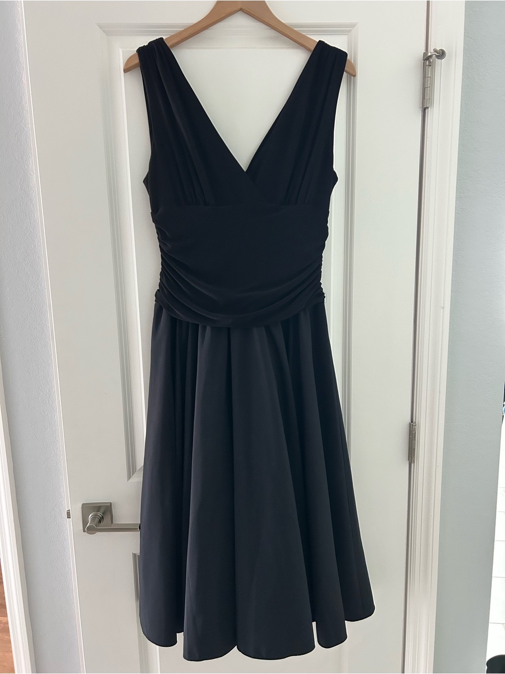 Jessica Howard Black V-Neck Ruched Waist Midi Dress